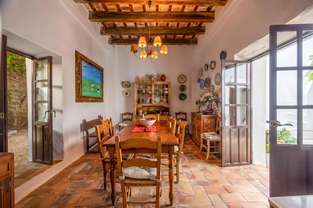 Casa Independiente en pleno Casco Antiguo. — 17