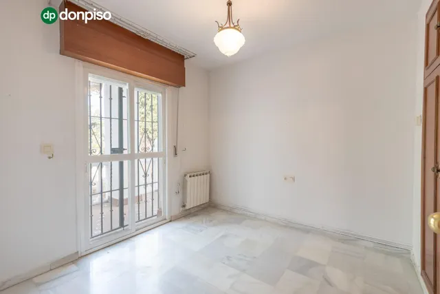 Exclusiva vivienda con piscina en la zona del Serrallo con piscina comunitaria — 16