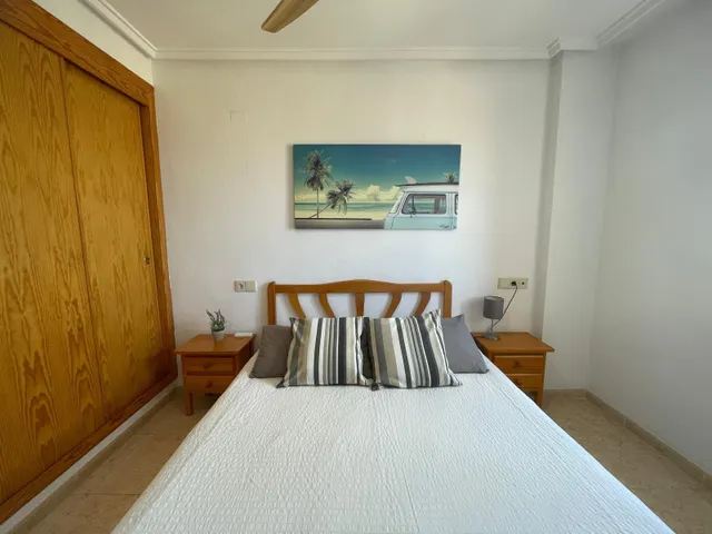 Apartamento exterior con vistas despejadas y piscina comunitaria en Torrevieja — 10