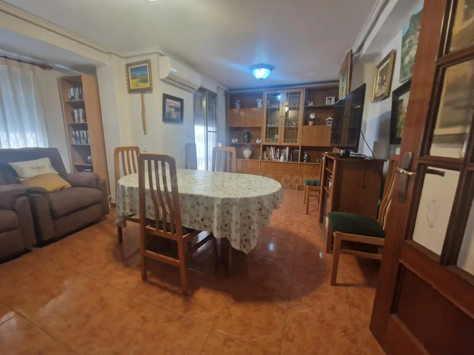 PISO CENTRICO DE 83M2 CON ASCENSOR Y BALCÓN