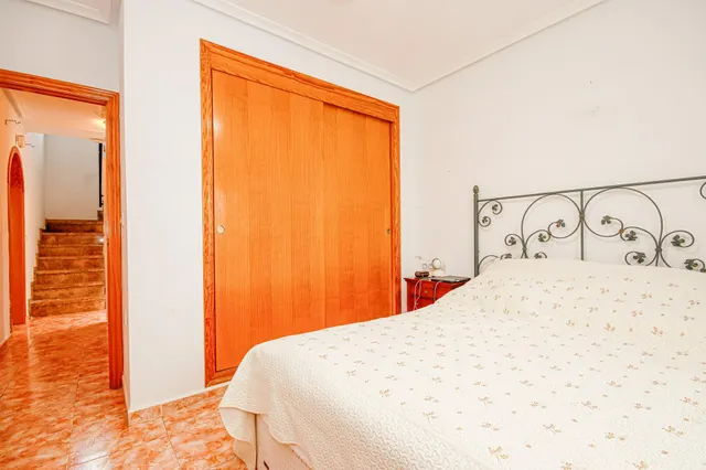 SE ALQUILA CHALET POR LARGO TIEMPO DE 3 DORMITORIOS Y 2 BAÑOS EN VILLA MARTIN (ORIHUELA COSTA) — 13