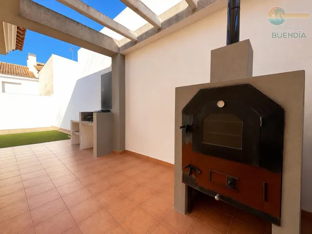 CHALET CON PISCINA EN EL PARETON — 26