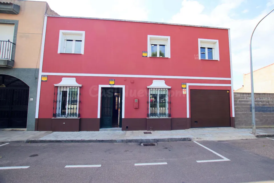 Fantástica casa en Montijo, con amplias estancias, totalmente equipada para entrar a vivir.