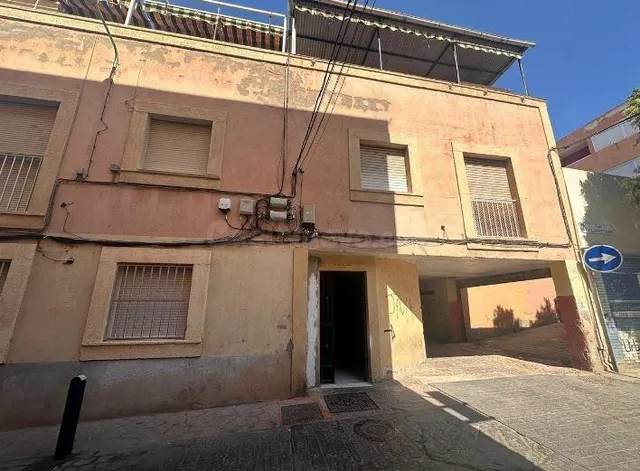 SE VENDE piso OKUPA en C Trinquete de Almería