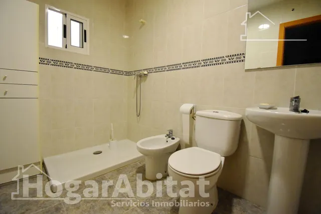 CASA SEMINUEVA CON GRAN TERRAZA Y GARAJE — 44