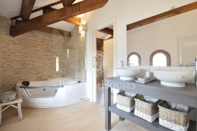 Casa señorial reformada en Llinars del Vallés — 41