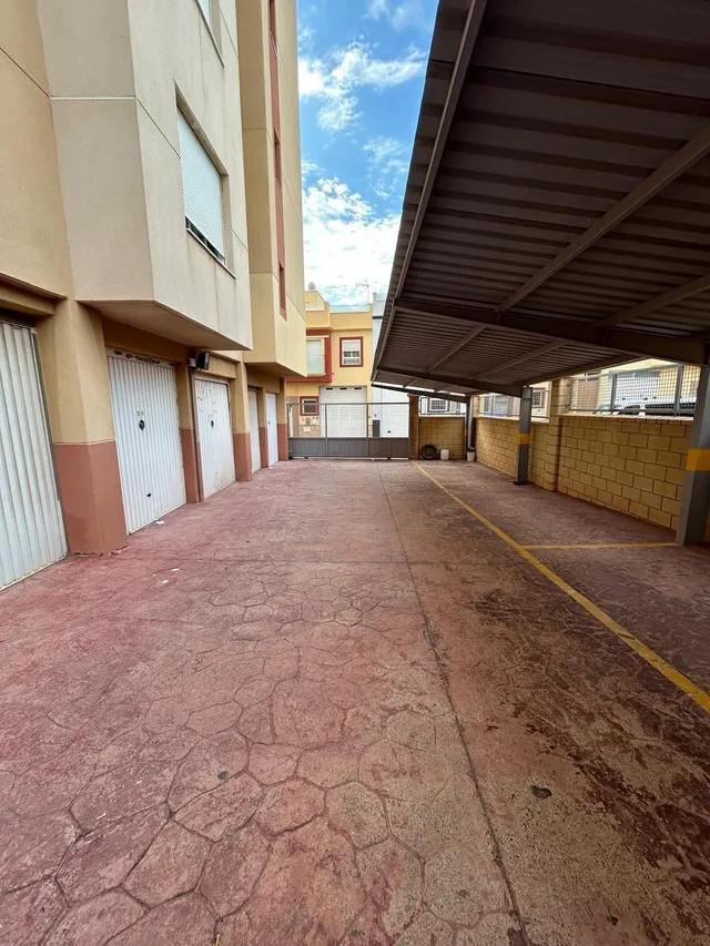 Exclusivo Piso en Puebla de Vícar con Vistas y Comodidades — 27