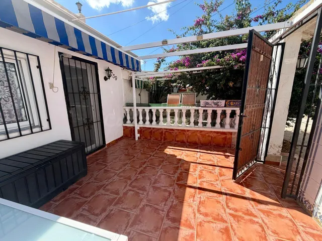 BUNGALOW DE DOS DORMITORIOS CON SOLÁRIUM Y VISTAS A LA LAGUN