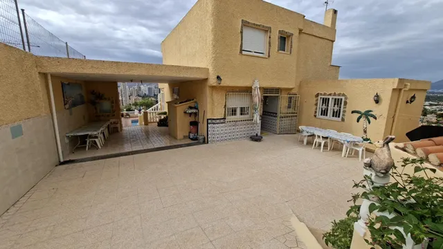 ESPECTACULAR CHALET EN BENIDORM CON APARTAMENTO DE VERANO — 43