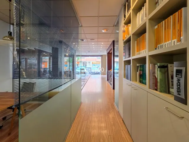 ? Amplio Local Esquinero de 300 m2 en Excelente Estado en La Nova Balàfia — 22