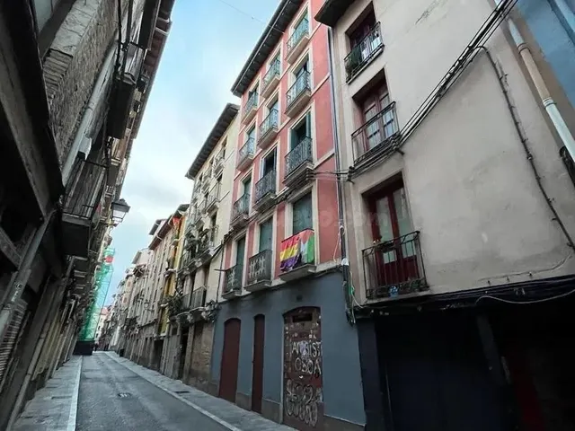 Se vende piso OKUPADO en C/ Joaquin Jarauta Nº 69 Pamplona/I - foto 3