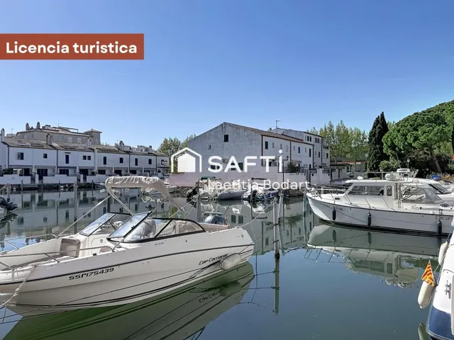 Casa de pescador con licencia turística y amarre - Empuriabrava — 49