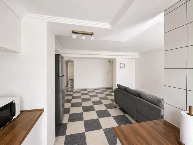 Piso de 3 dormitorios con patio y garaje en Elche — 12