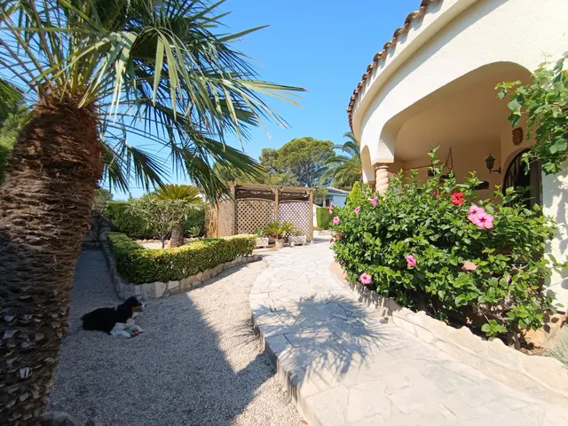 Bonita y amplia villa independiente con piscina a tan solo 2 - foto 4