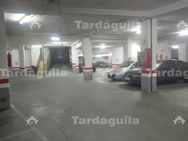 VENTA PLAZA DE GARAJE EN PLAZA DE ESPAÑA. — 4