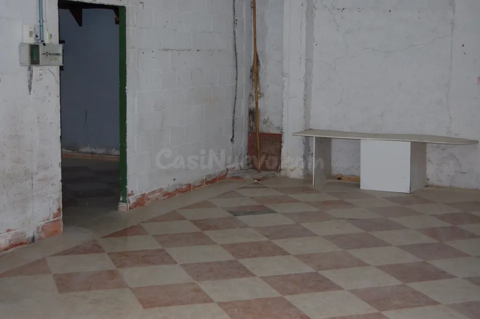 LOCAL DE 100M2 PARA REFORMAR, EN ZONA FERIA .