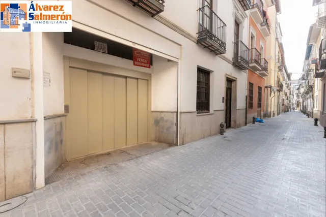 Piso en esquina con terraza y vistas a Plaza Mariana Pineda, Granada — 40