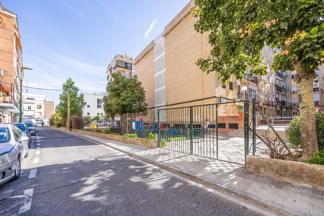 PISO DE 4 DORMITORIOS CONVERTIDO EN 2 EN PLENO CORAZÓN DE TRIANA — 35
