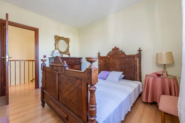 ¡¡ Impresionante chalet dividido en dos viviendas con piscina y zona ajardinadas !! — 19