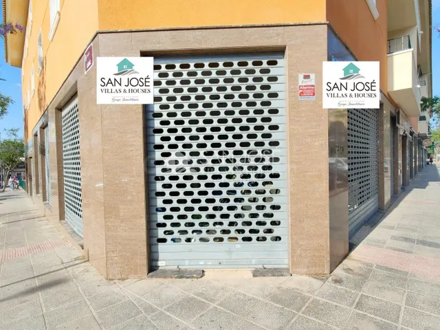 SE ALQUILA LOCAL COMERCIAL DIAFANO ENFRENTE DEL PARQUE DE LA