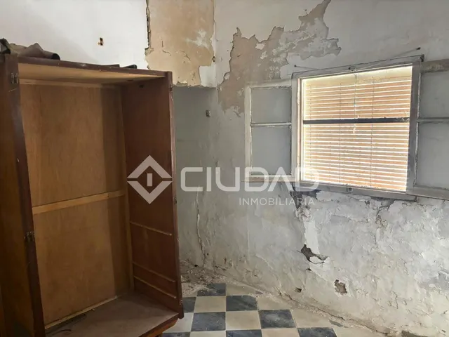 CASA PARA REFORMAR INTEGRAL JUNTO A LAS PILETAS — 6
