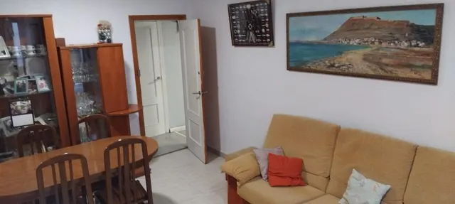 Junto a la Playa del Postiguet: Local Comercial y Vivienda en Primera Línea — 25