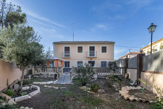 Amplia casa independiente de seis dormitorios a un paso del pantano de los Bermejales — 8