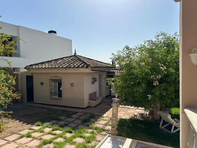 EXCLUSIVA FINCA SEÑORIAL CON TRES VIVIENDAS Y PISCINA EN UNA DE LAS MEJORES ZONAS DE CÓRDOBA — 24