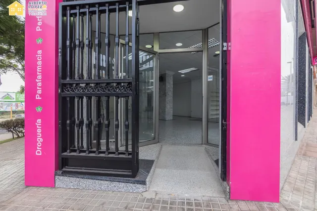 Local de 200 metros en venta en el centro de El Altet. — 6