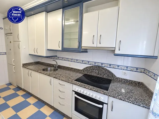 SE VENDE APARTAMENTO EN LA ZONA ALTA DE PONFERRADA - foto 2