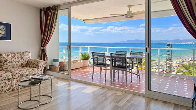 EXCLUSIVO DÚPLEX EN PRIMERA LÍNEA DE PLAYA CON DOS TERRAZAS  - foto 2
