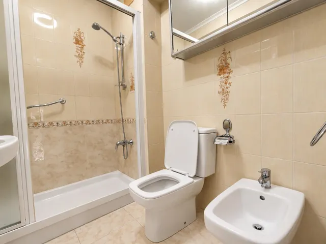 VIVIENDA CON ASCENSOR EN CAMPOAMOR — 6