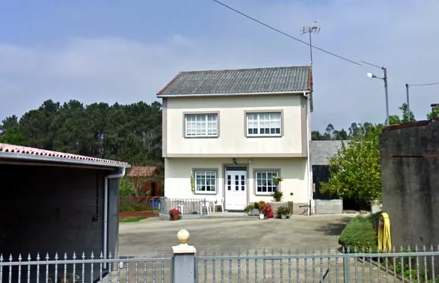 Impresionante Casa de Dos Plantas con Amplio Terreno en Frei