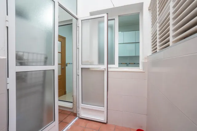 Barrio araceli - almeria: 2 habitaciones + baño + aseo + patio + lavadero + ascensor — 12
