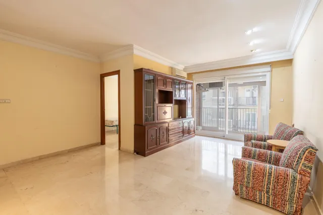 Piso en venta en pleno centro de Granada – Planta alta, garaje y gran potencial de reforma — 29