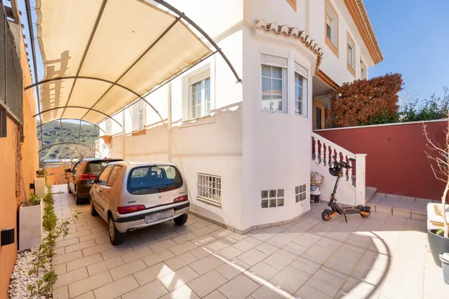 PRECIOSA CASA EN CARRETERA DE LA SIERRA — 30