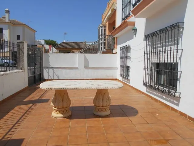 ¡Espacio para toda la familia en planta baja y con una gran terraza! — 2