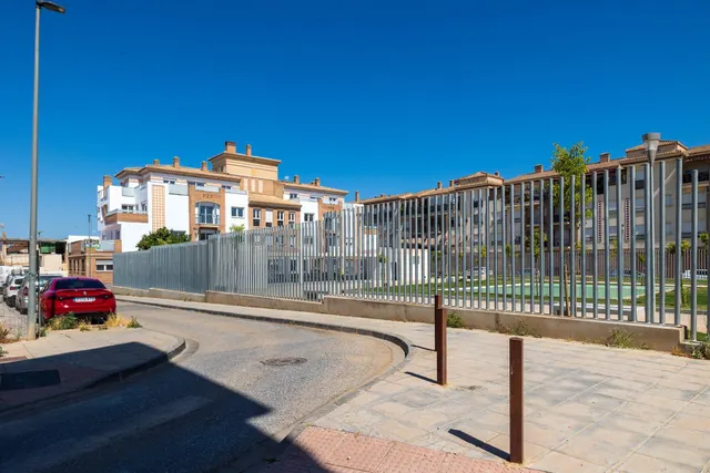 estupendo solar para construir en el mismo centro de Santa F - foto 4
