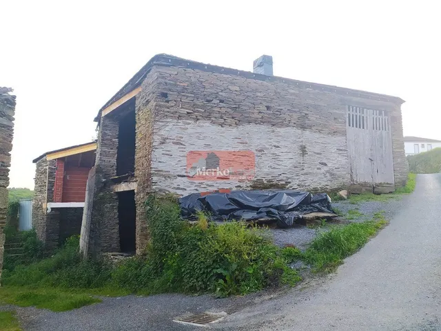 SE VENDE CASA SEMI-REFORMADA EN COESES A 12 KMS DE LUGO. — 13