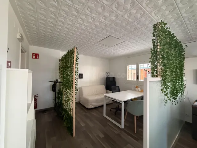 Local Comercial en Venta en Empuriabrava: Espacioso, Luminoso y Listo para Entrar — 4