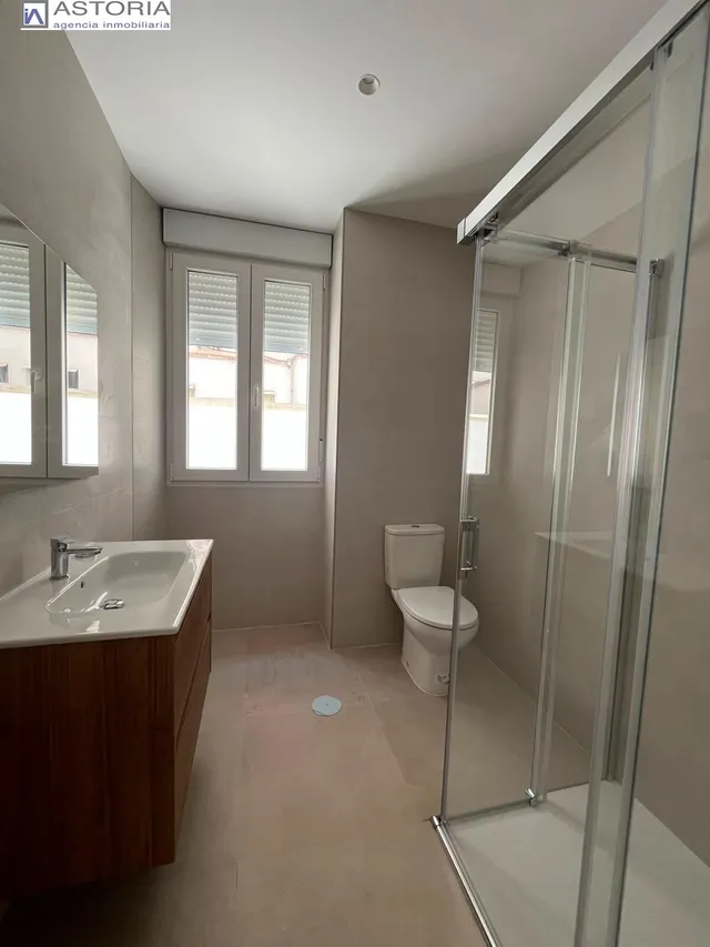Piso sin muebles junto a Gran Capitán — 10