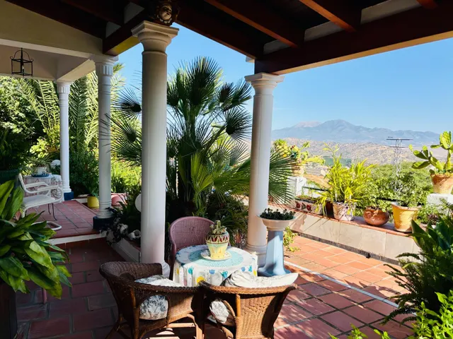 Encantadora casa en venta en Coín – ¡Una joya única con espectaculares vistas! — 7