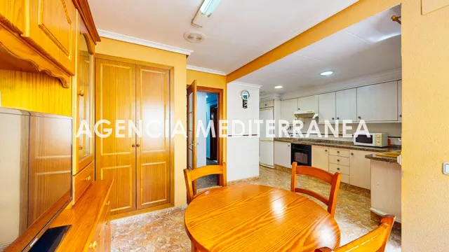 Piso en venta en Torrent, con tres habitaciones y dos baños. — 9