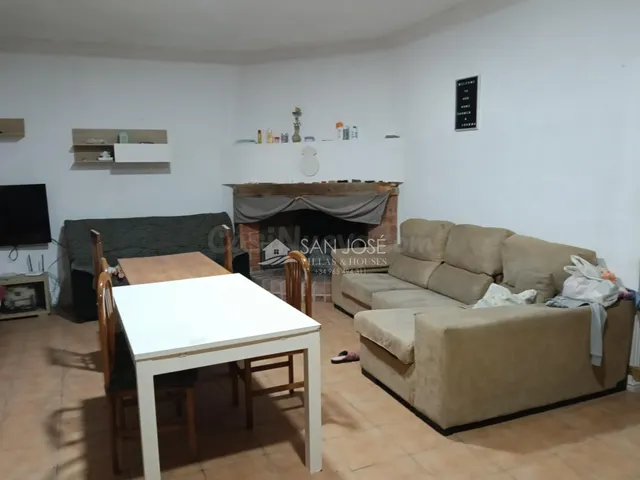SE VENDE CHALET EN BUEN ESTADO A FALTA DE TERMINAR EXTERIOR  - foto 3