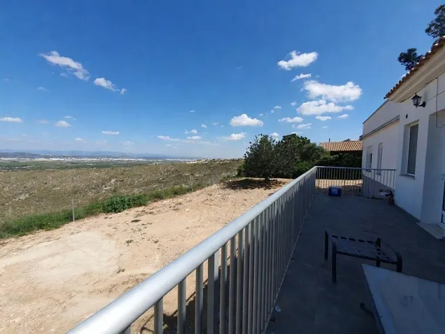 CHALET CON PARCELA Y VISTAS EN CUMBRES DE CALICANTO – ALQUILER TEMPORAL — 19