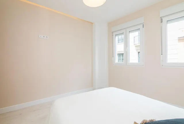 VIVIENDA EN PLENO CENTRO DE ELCHE · 3 SUITES CON BAÑO PRIVADO — 24