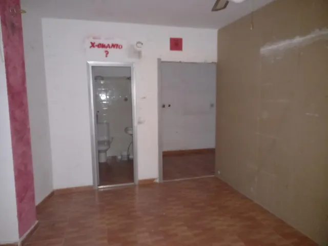 SE ALQUILA LOCAL — 9