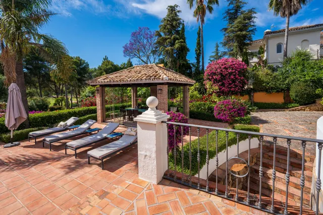 Elegante casa andaluza con vistas al golf en El Paraíso — 30