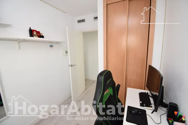 Luz, amplitud y confort familiar en este exclusivo piso esquinero en residencial con piscina, garaje y trastero — 28
