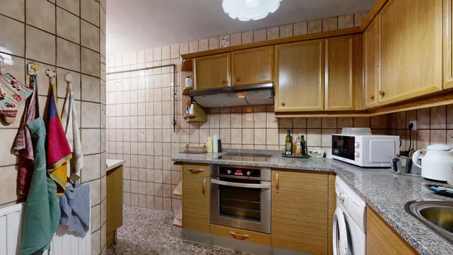 Amplia Vivienda en Avenida César Augusto con Garaje — 24